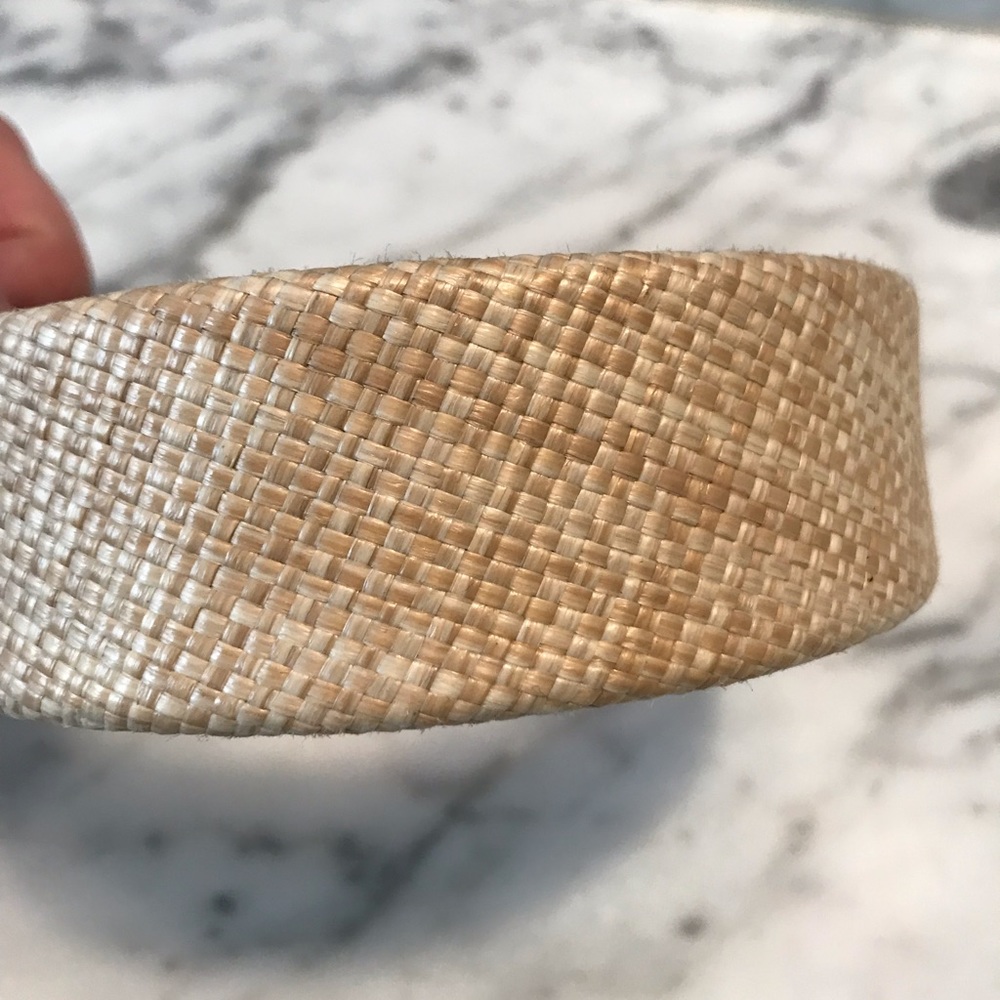 Headband in great natural looking weave pattern